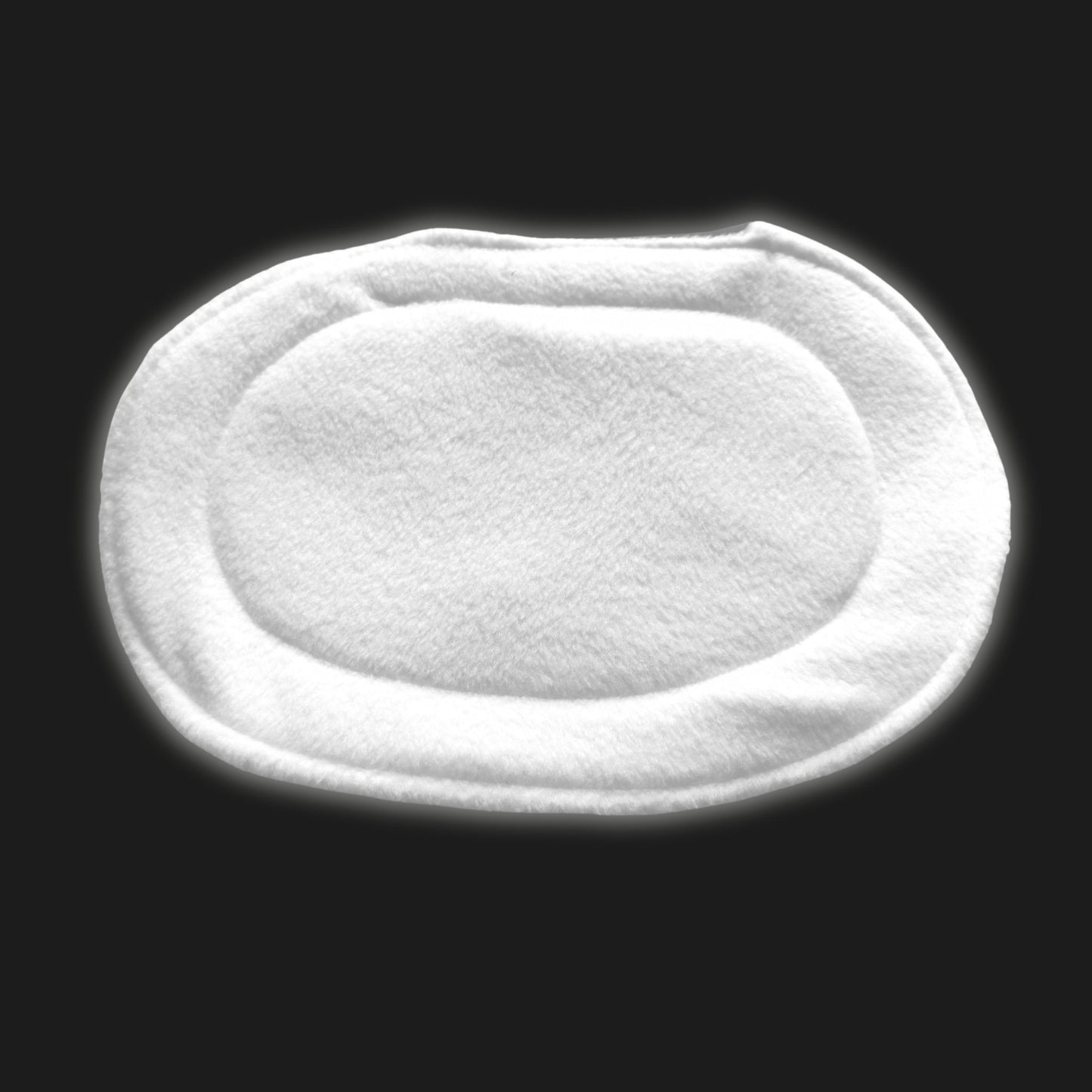Enchantingly cozy and gothic-glam, this oval-shaped Modular Fleece Liner & Pee Pad features bewitching white fleece with gently raised edges—perfect for your pampered guinea pig’s midnight slumbers. Displayed on a dramatic black backdrop, the liner’s soft texture beckons spooky-cute snuggles while protecting haunted cages from pesky spills.