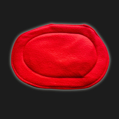 An enchanting, blood-red modular fleece liner and matching pee pad, oval in shape and luxuriously plush, rests atop a velvety black backdrop. The soft, fuzzy fleece fabric beckons like a cozy vampire’s cape—perfect for pampering your guinea pig or small companion in gothic-glam comfort.