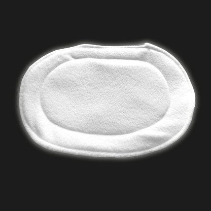 Enchantingly cozy and gothic-glam, this oval-shaped Modular Fleece Liner & Pee Pad features bewitching white fleece with gently raised edges—perfect for your pampered guinea pig’s midnight slumbers. Displayed on a dramatic black backdrop, the liner’s soft texture beckons spooky-cute snuggles while protecting haunted cages from pesky spills.