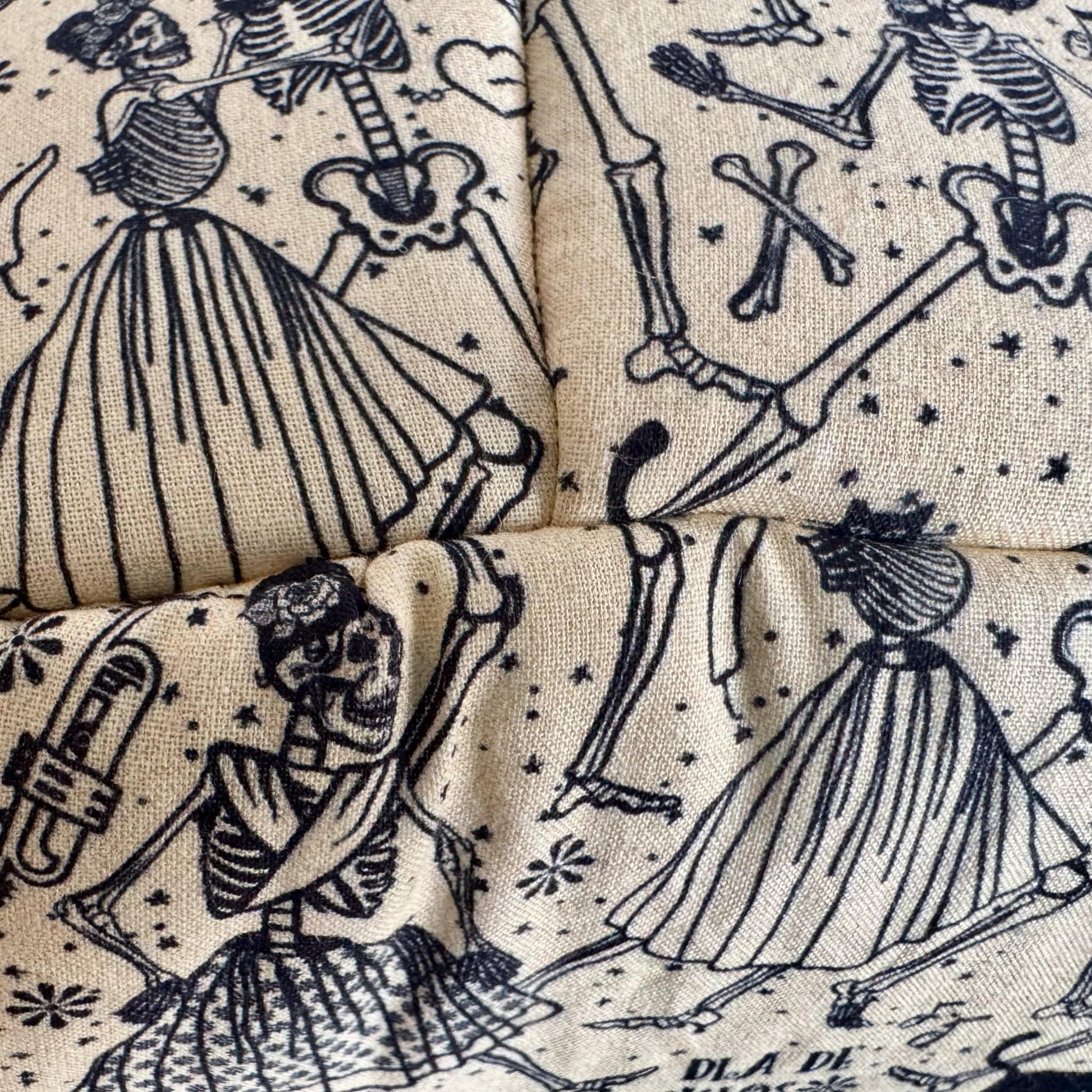 Whimsical black skeletons twirl in frilly dresses, waltzing beneath twinkling stars on creamy, moonlit fleece—Tombstone Tango Fleece Bed wraps your small pet in a gothic-glam embrace. Perfect as a hauntingly cozy, quilted haven for guinea pigs or any tiny familiar seeking snuggly slumber.