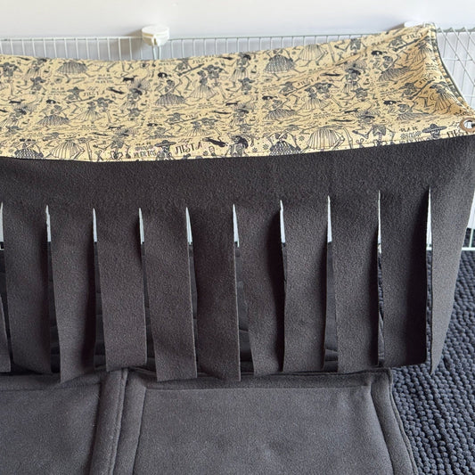 Hauntingly adorable and just a touch glam, the Tombstone Tango Large 2x1 Fleece Forest enchants your piggies’ realm with gothic flair! A soft beige fleece canopy adorned with swirling Día de los Muertos motifs casts mysterious charm from above, while draping midnight-black fleece fronds sway like shadows below. A plush, cushioned mat in sleek black invites your tiny familiars to snuggle up or scurry through—the perfect hideaway for cage-dwelling sweeties craving a dash of spectral elegance.