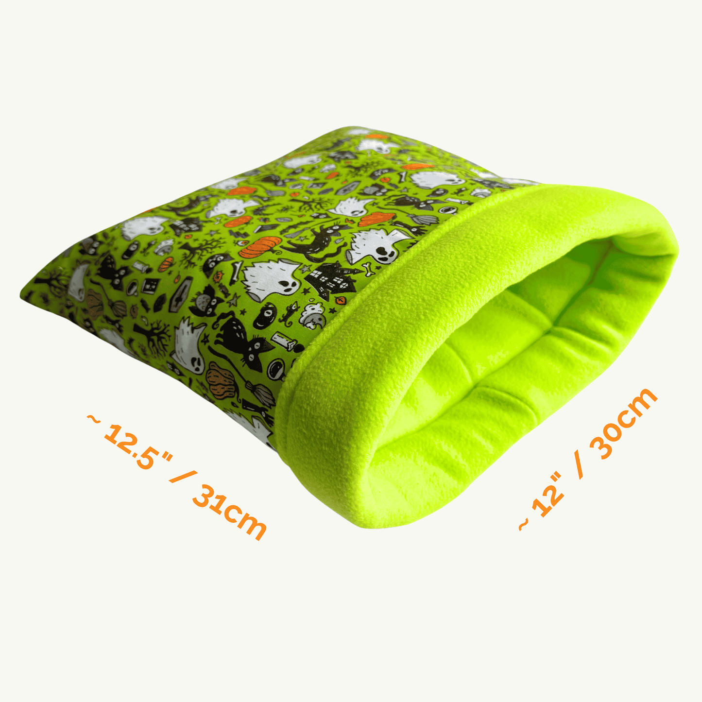 Chic skulls parade on lush green and yellow fleece, cradling your guinea pig in gothic-glam coziness and spooky-cute snuggles.